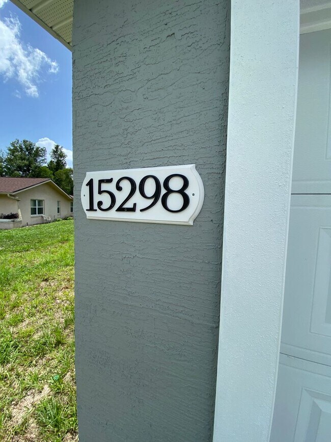 Building Photo - Desirable SW Ocala Neighborhood 4/2/2