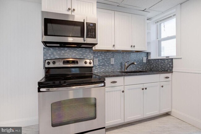 Building Photo - 24 Admiral Blvd