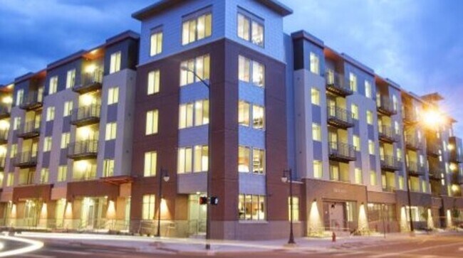 Building Photo - 585 N Lincoln Ave