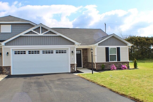 Building Photo - 109 S Peak Dr