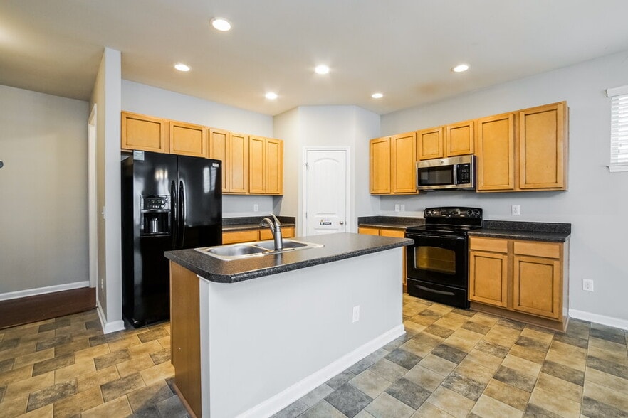 Building Photo - 35 Wensley Ct