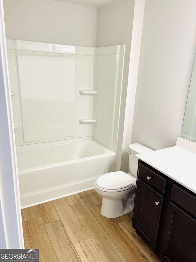 Building Photo - 3030 Westgate Park Dr