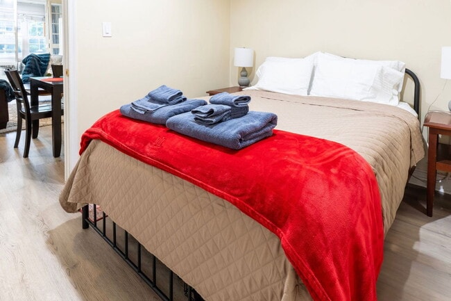 Building Photo - 1601 W Cary St