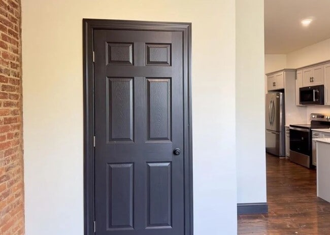 Building Photo - 709 N Duke St