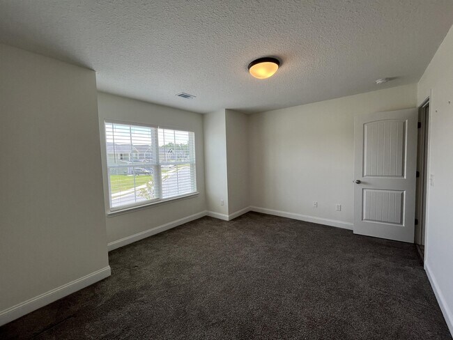 Building Photo - 679 Fairview Cir