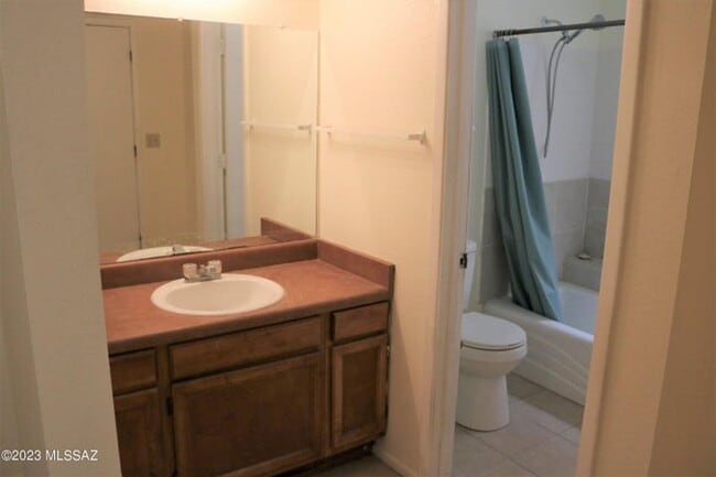 Building Photo - Super Northwest Location! Lovely spacious 3 bedroom, 2 bath home with large back yard