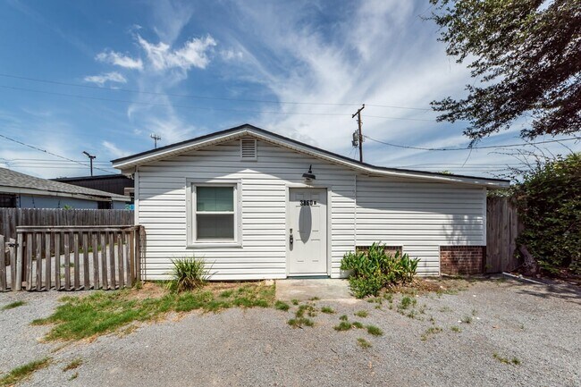Building Photo - 3860 Chestnut St