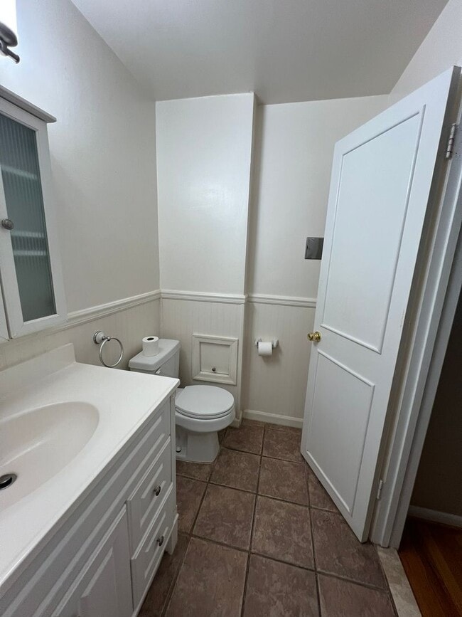 Building Photo - Charming Alexandria Home with Spacious Yard & Prime Location