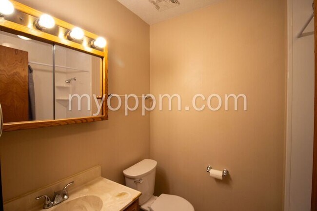 Building Photo - 9129 Grand Ave