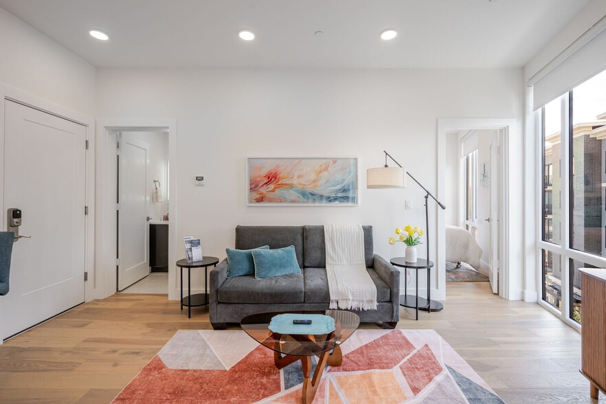 Building Photo - 38 Hichborn St