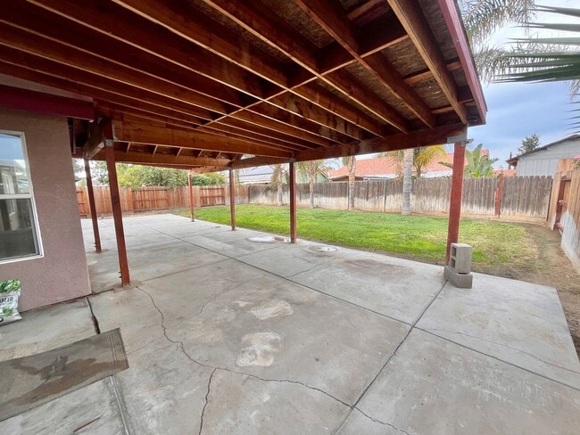 Building Photo - Charming 4 Bedroom, 2 Bath Home in a Quiet Neighborhood