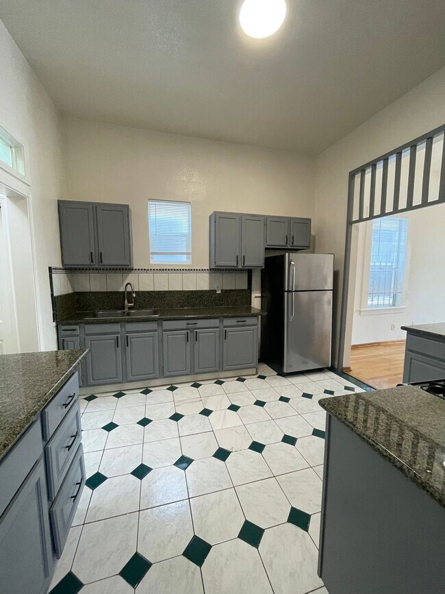 Building Photo - 1526 5th St