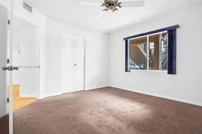 Building Photo - 900 SW 142nd Ave