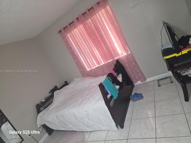Building Photo - 14850 Naranja Lakes Blvd