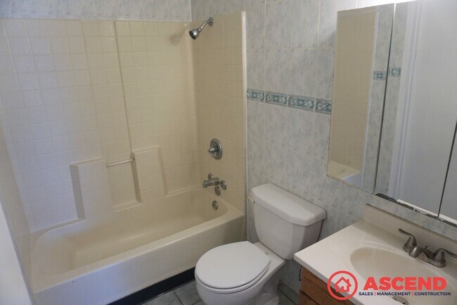 Building Photo - 312 Oswell St