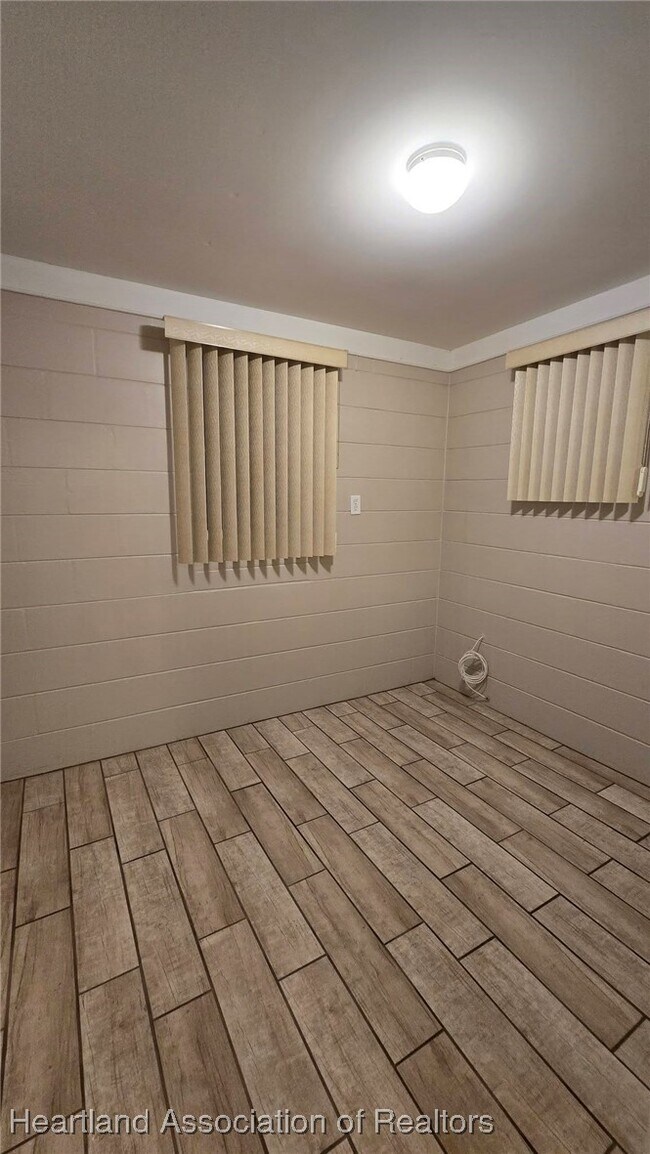 Building Photo - 6321 Lakeside Dr W