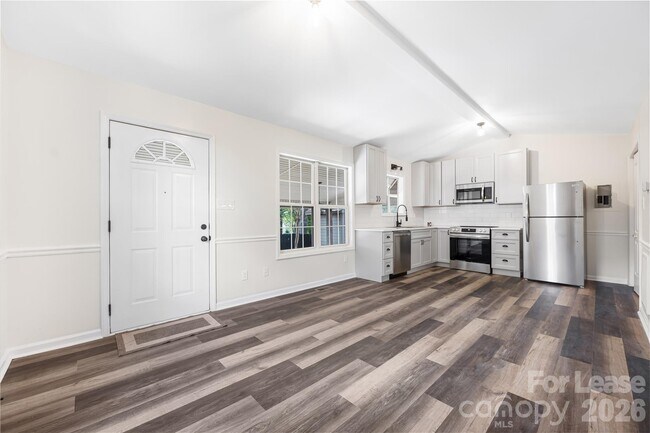 Building Photo - 203 Ewing Dr