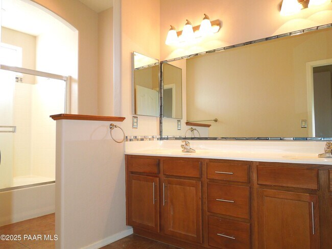 Building Photo - 5819 N Bronco Ln