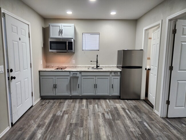 Primary Photo - 1050 Shephard Dr