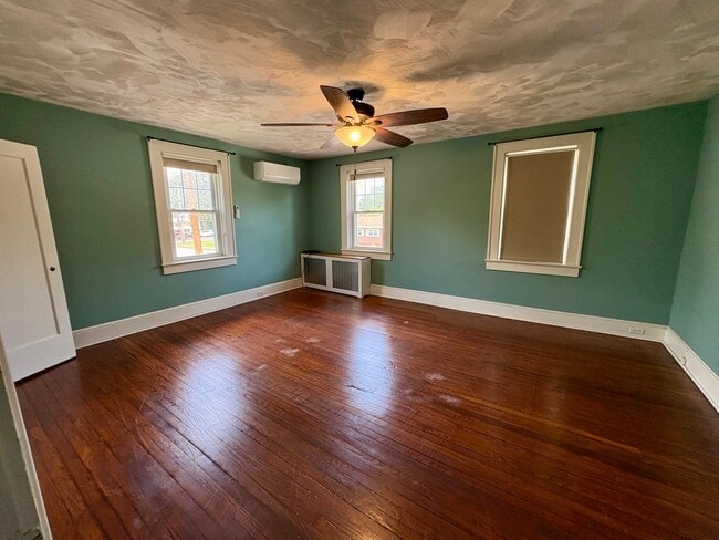 Building Photo - 4 Bedroom 1.5 Bath in Suburban SD- Large Yard/Deck and Garage