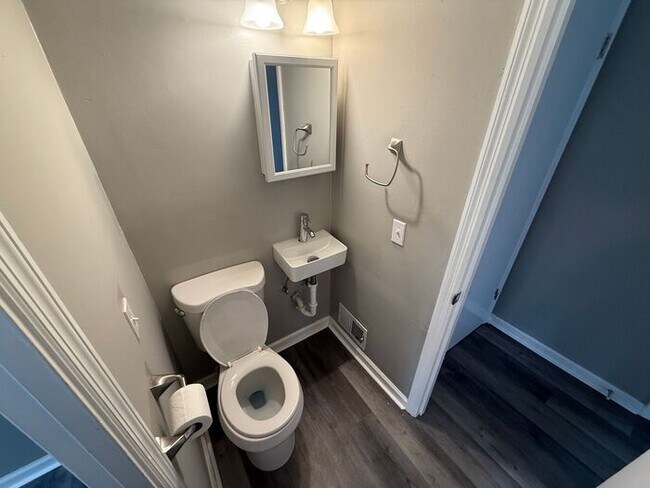 Building Photo - 3BR/2.5BA Duplex w/ 1-Car Garage + Fenced Yard