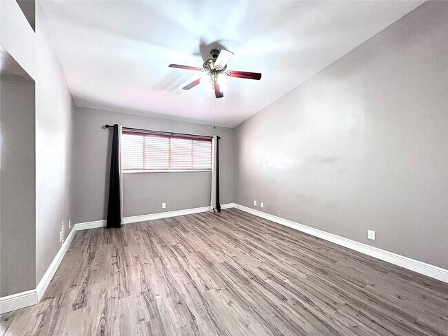 Building Photo - 2246 Discovery Cir W