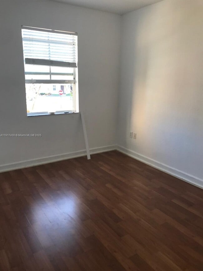 Building Photo - 3355 NE 13th Cir Dr