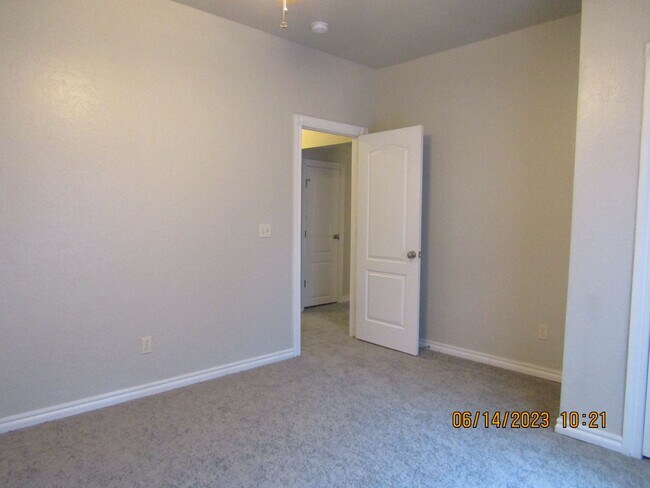 Building Photo - ALL ELECTRIC HOME!! PETS NEGOTIABLE WITH OWNER APPROVAL!!