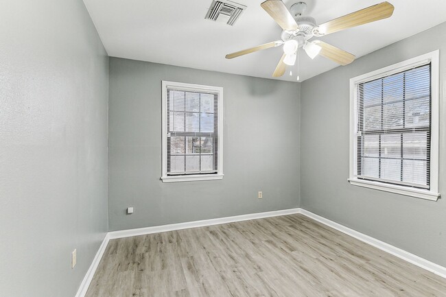 Building Photo - Renovated Chalmette 2 Bedroom House in Cha...