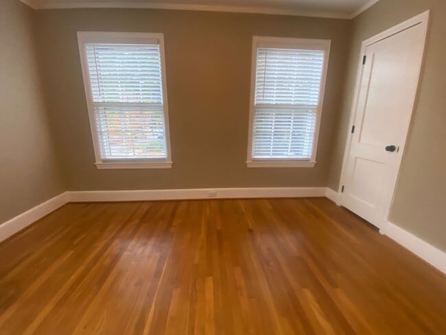 Building Photo - 210-A South Saluda Ave. PRE-LEASE AVAILABL...