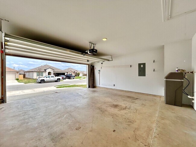 Building Photo - 144 Callado Cir