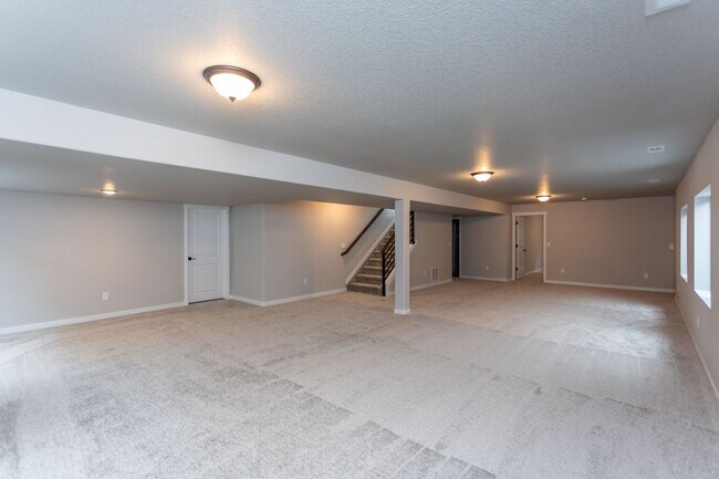 Building Photo - Exceptional 4-Bedroom Home with Dual Fireplaces, Main Level Master Suite, and Spacious Basement -...