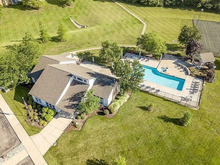 Aerial view of clubhouse & pool - 8892 Eagleview Dr