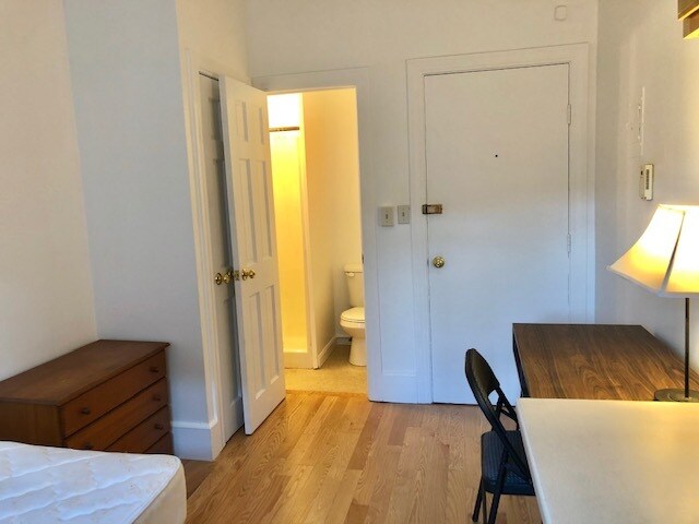 Building Photo - 405 Beacon St