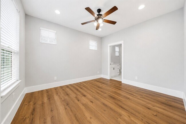 Building Photo - 1421 W 23rd St