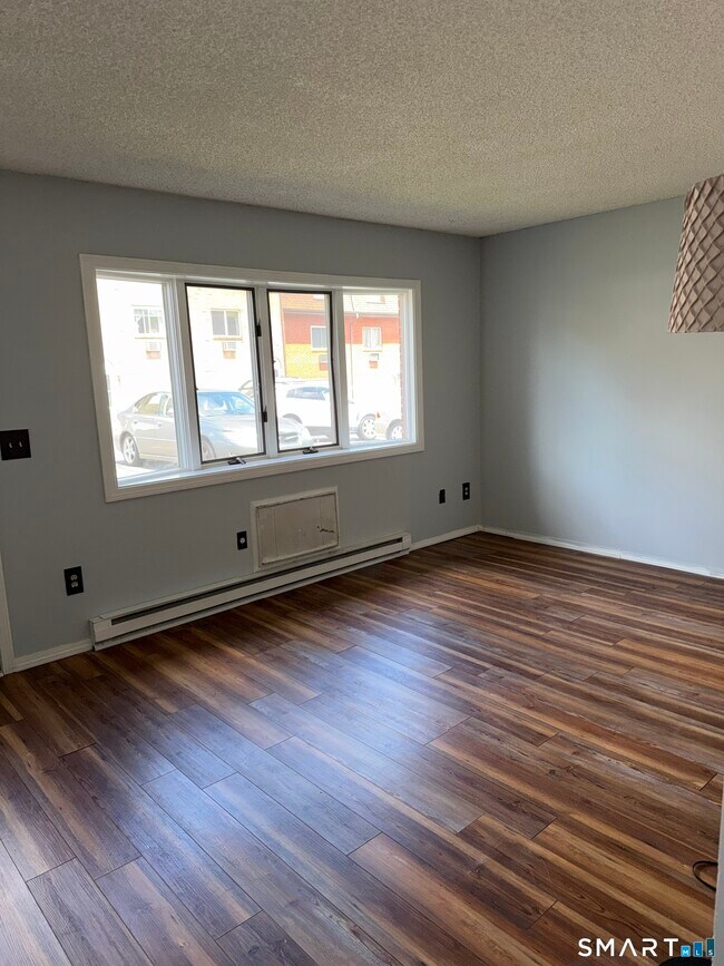 Building Photo - 909 Hamilton Ave