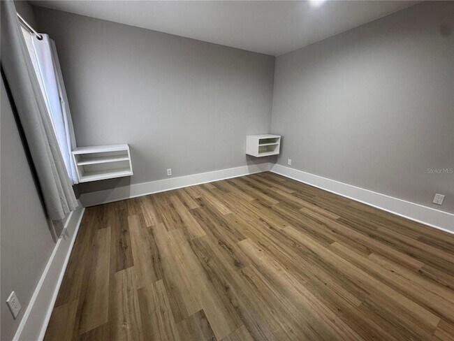 Building Photo - 1400 Gandy Blvd N