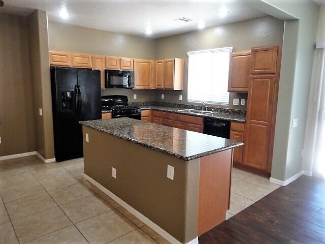 Building Photo - Great home in Aliante Community!