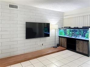 Building Photo - 6519 W Newberry Rd