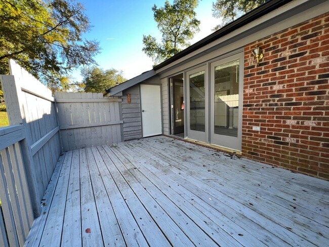 Building Photo - Charming 2 Bed 2 Bath QuadPlex