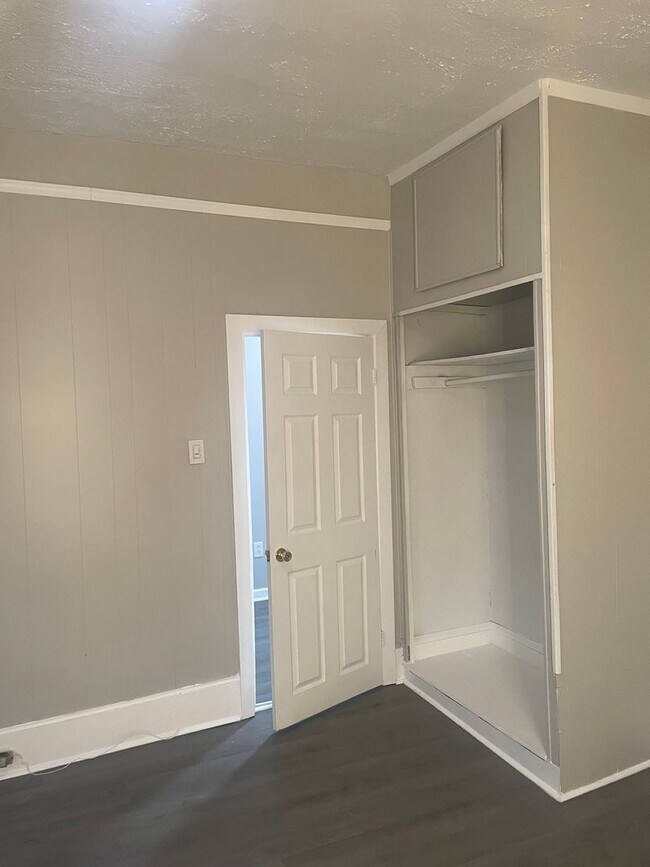 Building Photo - 3 br 1 bath house for rent