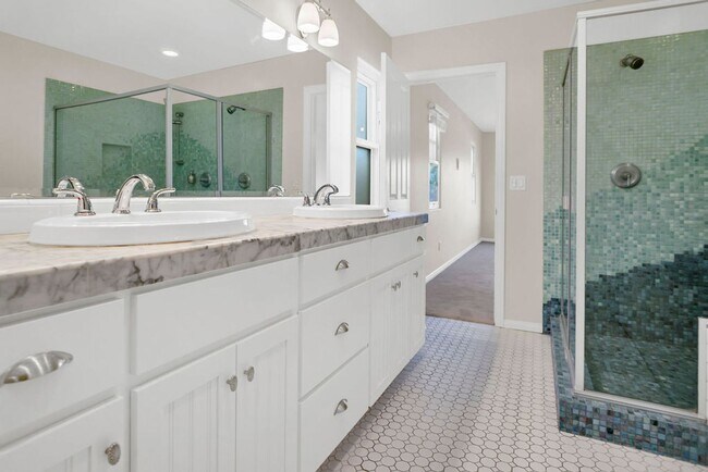 Building Photo - Beautiful detached home in Pacific Beach! ...