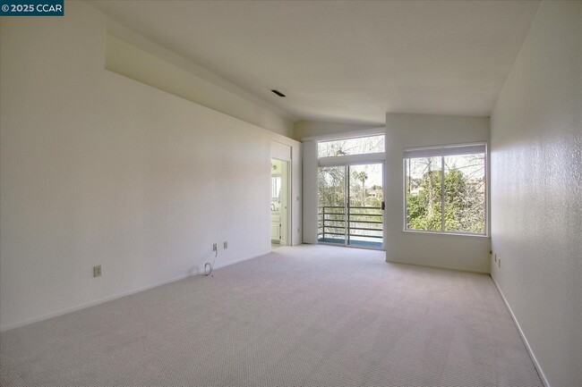 Building Photo - 5070 E Lakeshore Dr