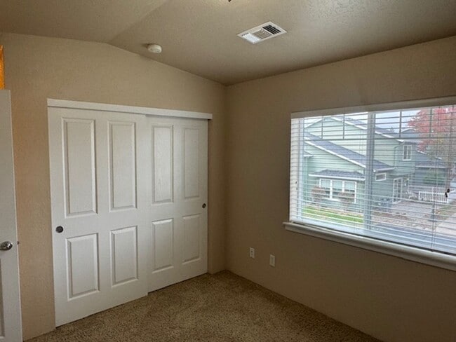 Building Photo - COME HOME TO COMFORT TO THIS 3 BEDROOM HOME IN A QUIET, TRANQUIL NEIGHBORHOOD