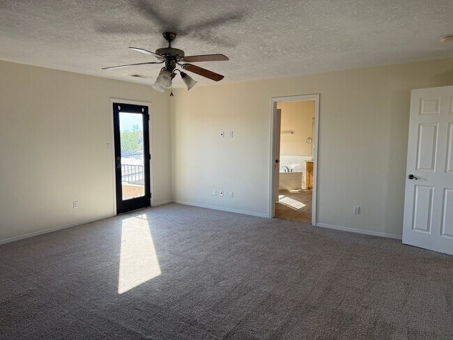 Building Photo - Spacious 4 Br, 2.5 Ba with 2 living areas, loft, kitchen appliances, 2 car garage.
