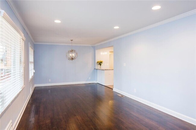 Building Photo - 1855 Long Dr