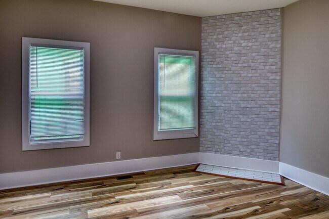 Building Photo - 2 Bed, 2 Bath Available Now!