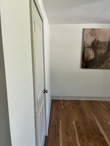 Building Photo - 528 N Royal Ave