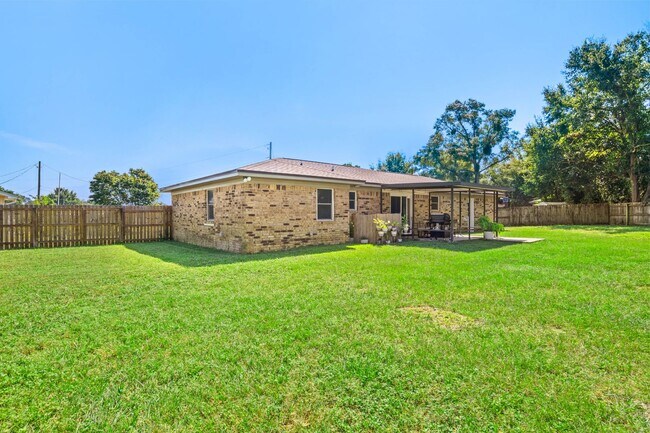 Building Photo - 4570 Yacht Harbor Dr