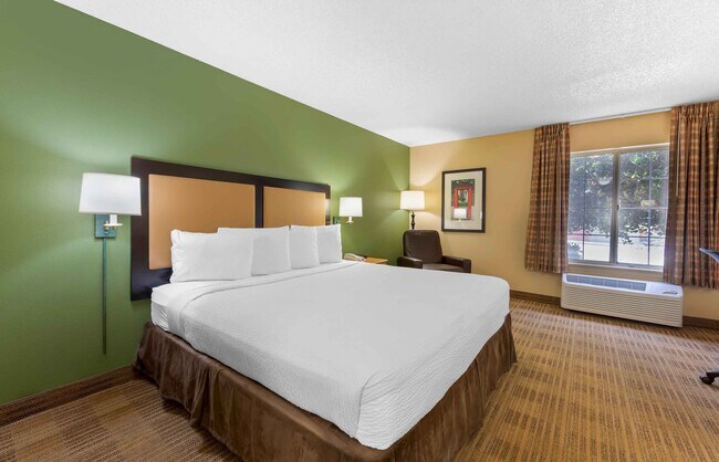 Building Photo - Furnished Studio-Chicago - Lombard - Oak Brook